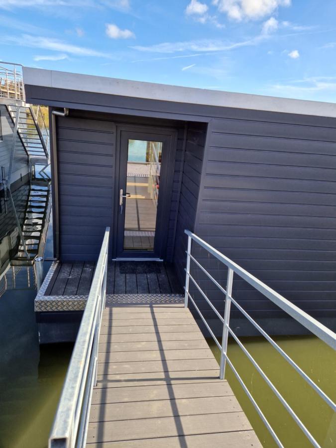 Hausboot Auf Dem Wangermeer Schillig