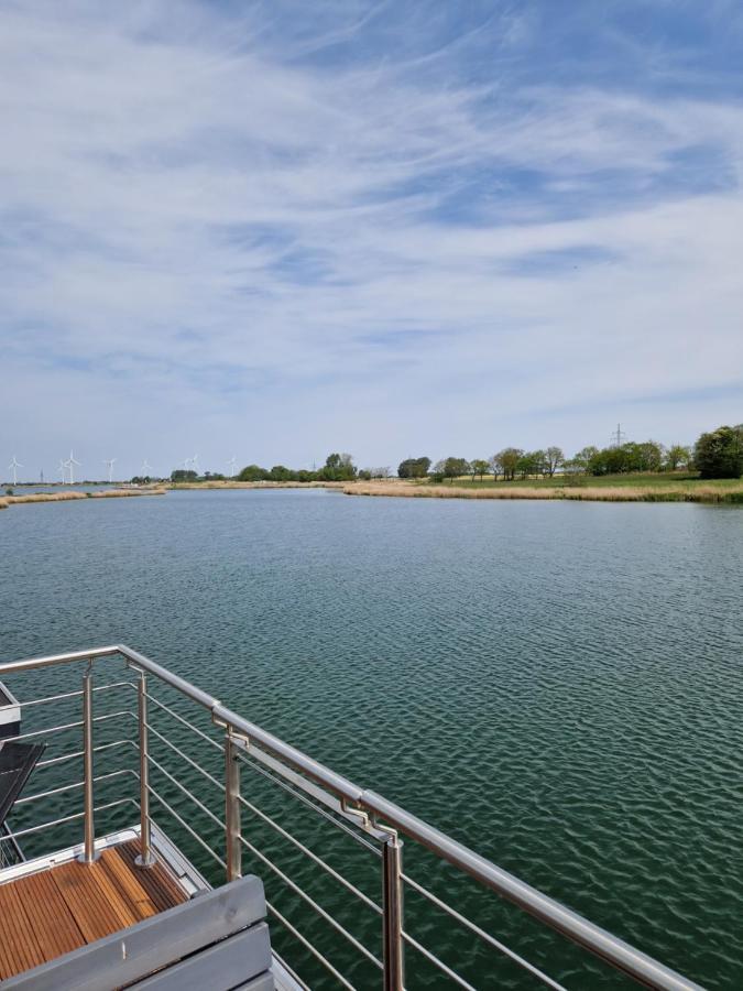 Hausboot Auf Dem Wangermeer Schillig