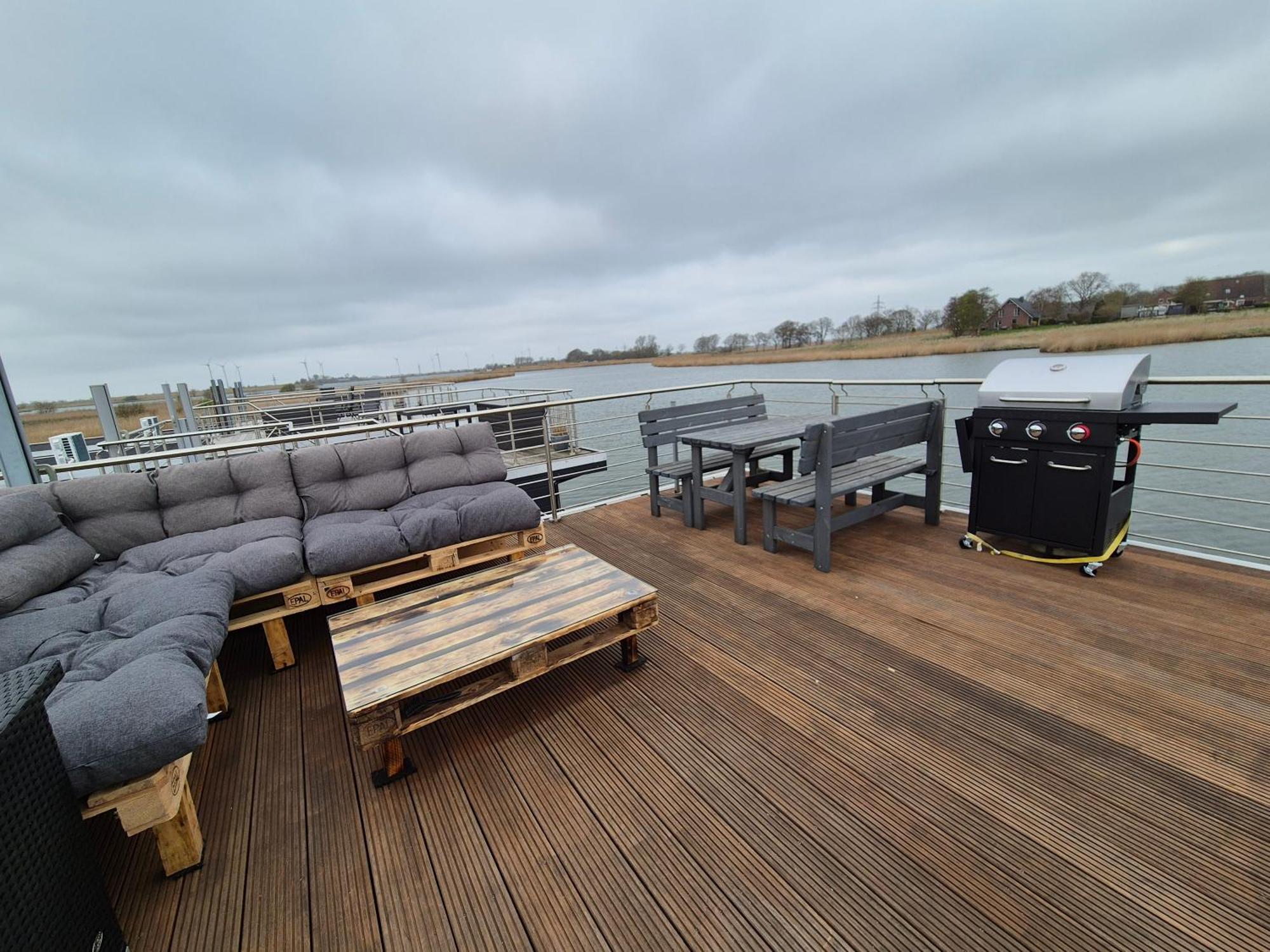 Hausboot Auf Dem Wangermeer Botel